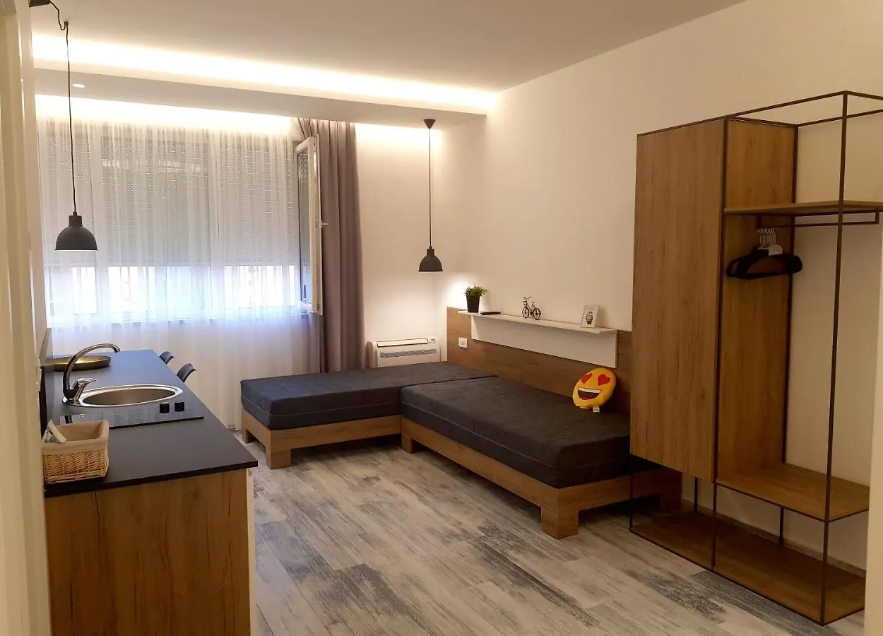 Urban Rooms Tirana 0*,  Albanie